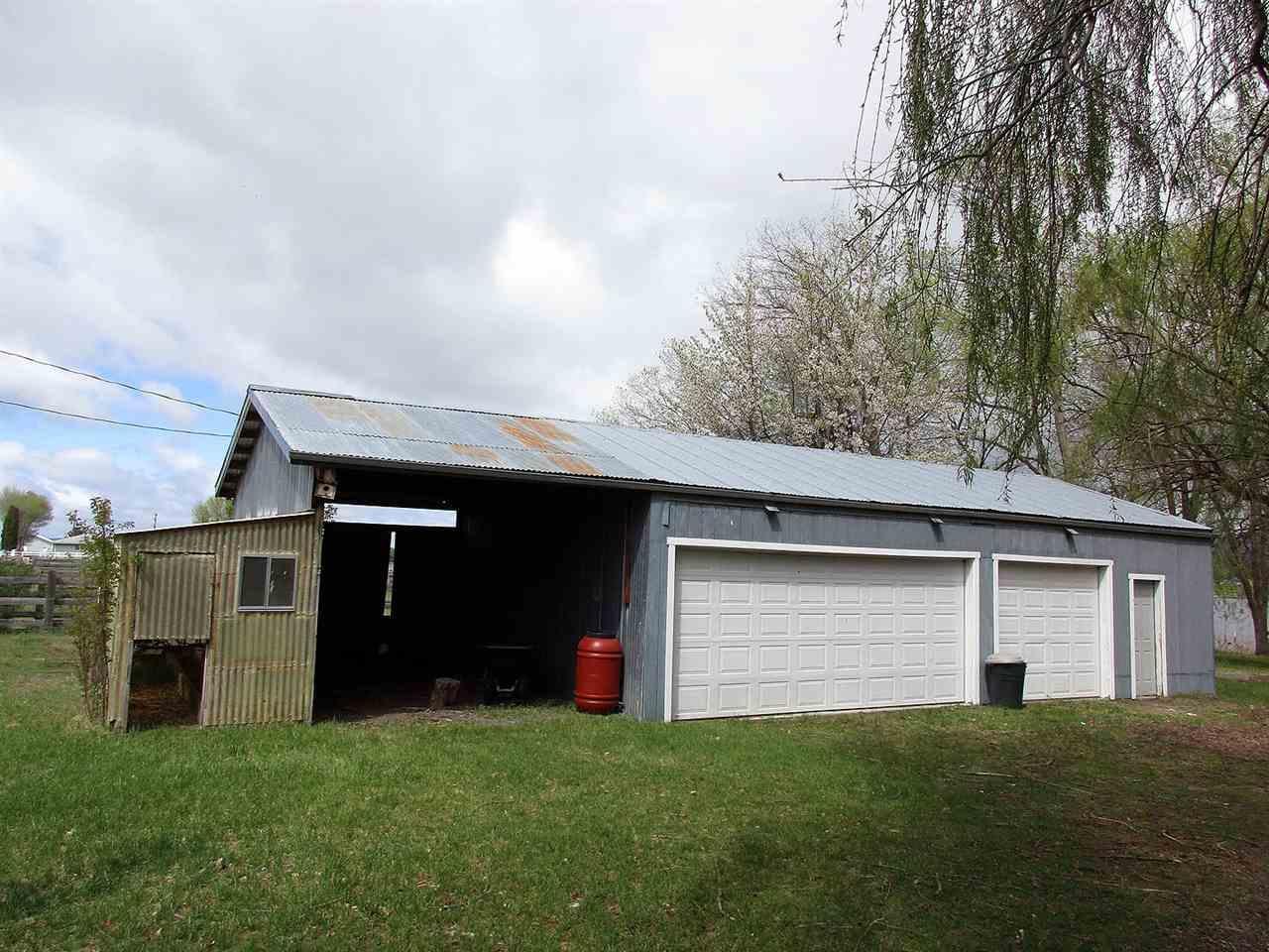 10901 Crystal Springs Road Klamath Falls, OR 97603 - Photo 15 of 21 a view of a house with a yard