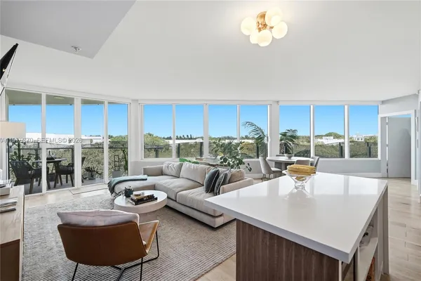 $6,500 | 2155 Washington Court, Unit 507, Miami Beach, FL 33139