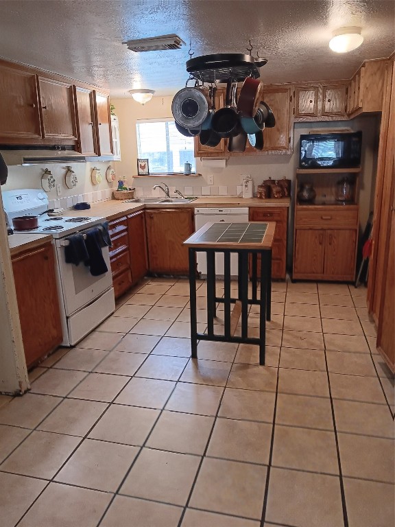 420 Mangum Road Livingston, TX 77351 - Photo 16 of 36 a kitchen with stainless steel appliances a stove a sink and a refrigerator