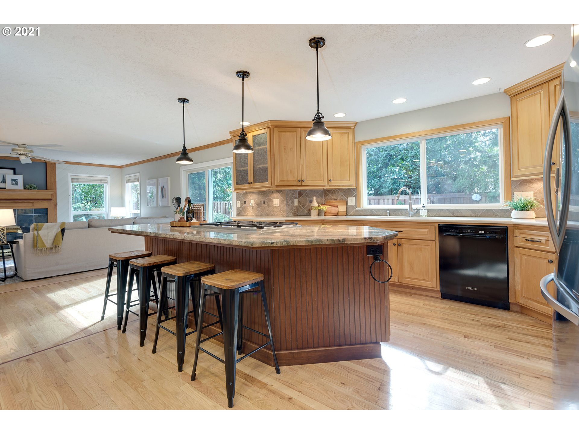 17439 Southwest Rivendell Drive Portland, OR 97224 - Photo 11 of 32 Gallery Image 11