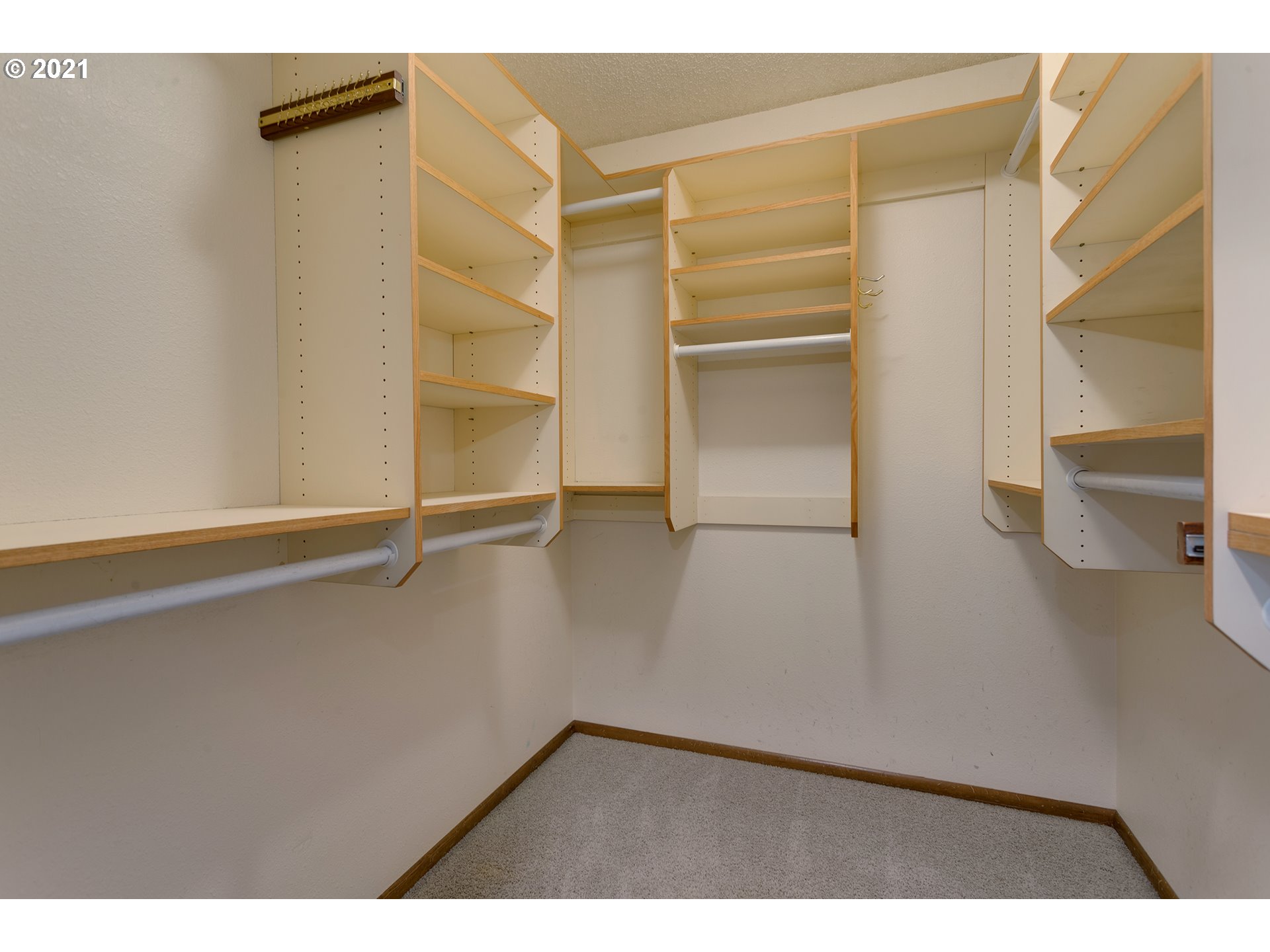 17439 Southwest Rivendell Drive Portland, OR 97224 - Photo 22 of 32 Gallery Image 22