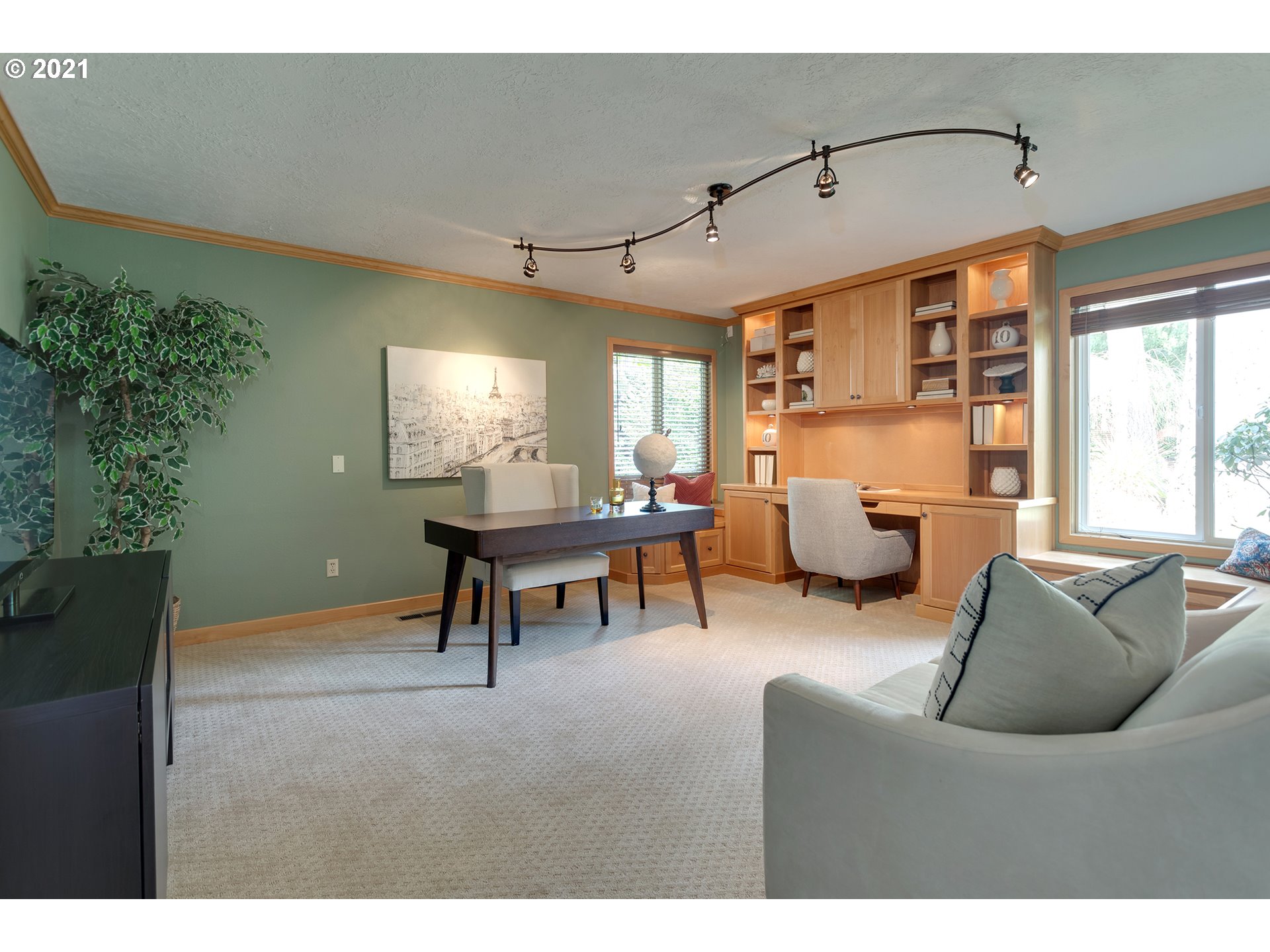 17439 Southwest Rivendell Drive Portland, OR 97224 - Photo 4 of 32 Gallery Image 4