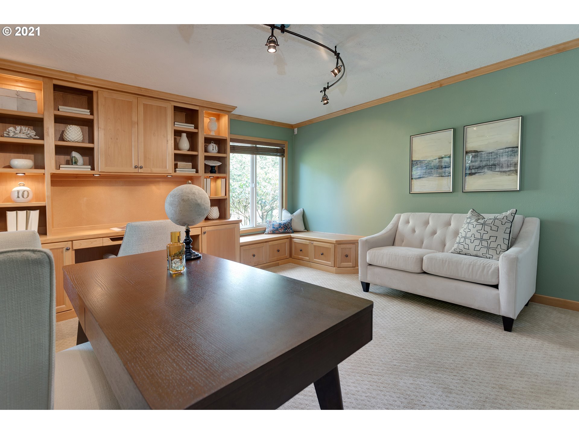 17439 Southwest Rivendell Drive Portland, OR 97224 - Photo 6 of 32 Gallery Image 6