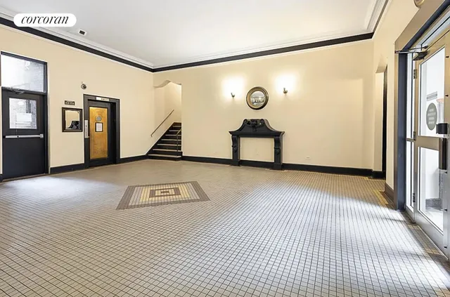 $599,000 | 221 East 18th Street, Unit 5A | Prospect Park South