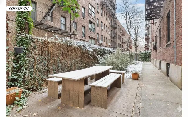 $599,000 | 221 East 18th Street, Unit 5A | Prospect Park South