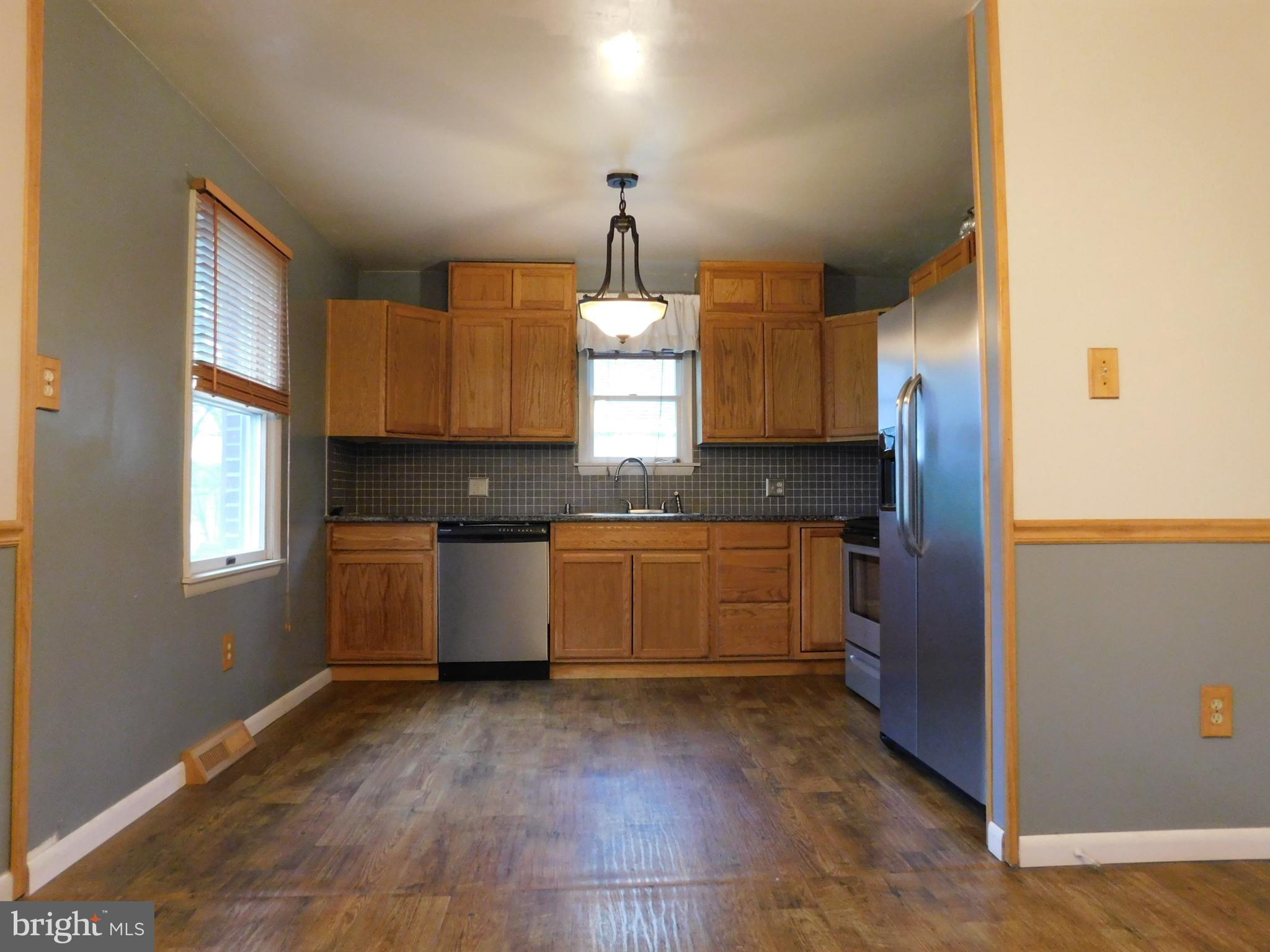 13166 Welty Road Waynesboro, PA 17268 - Photo 5 of 20 Kitchen/Dining area