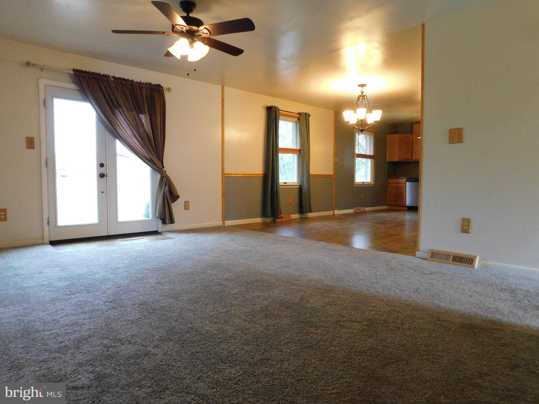 13166 Welty Road Waynesboro, PA 17268 - Photo 6 of 20 Living Room/Dining area