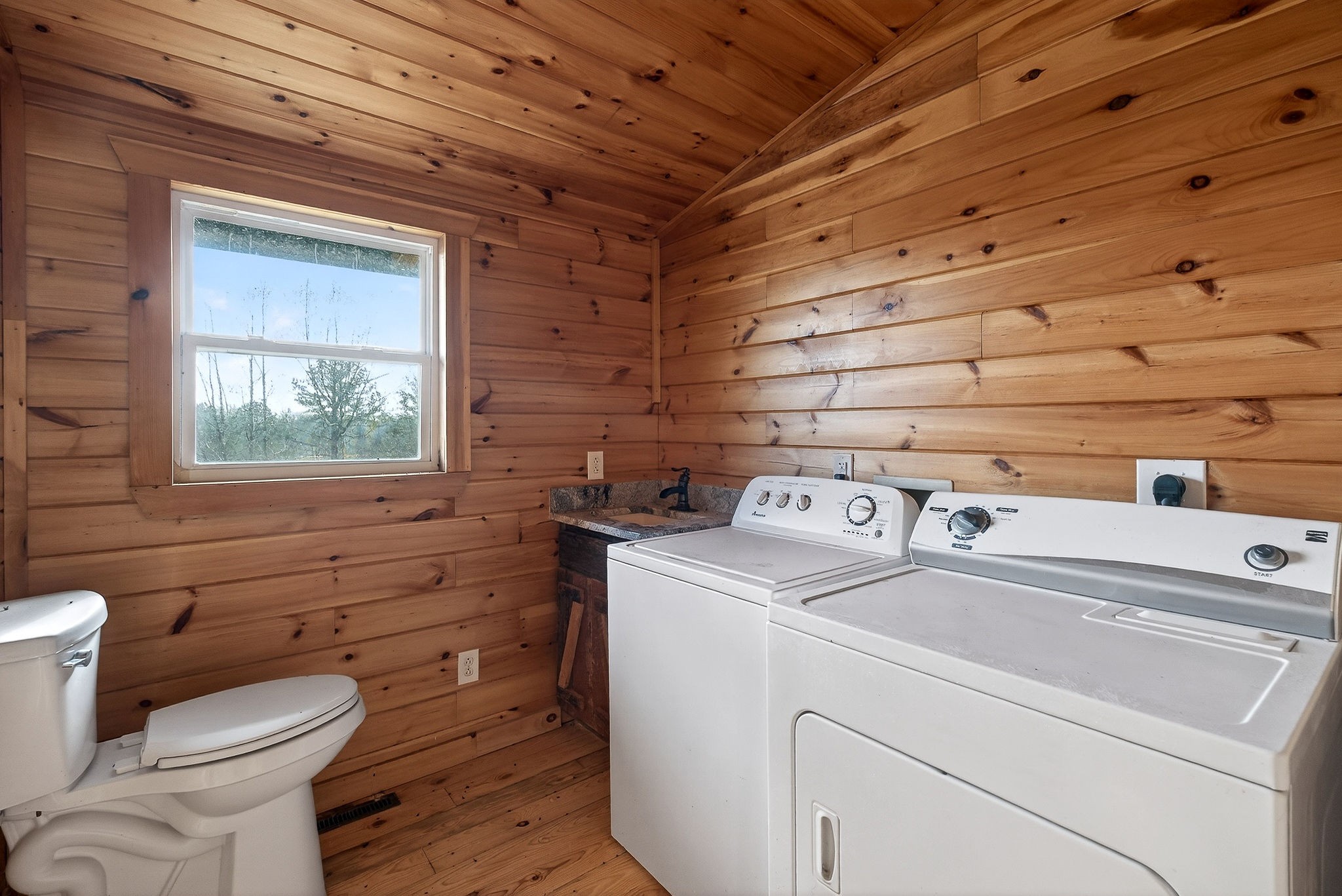 6425 Plateau Road Crossville, TN 38571 - Photo 13 of 42 a utility room with dryer and washer