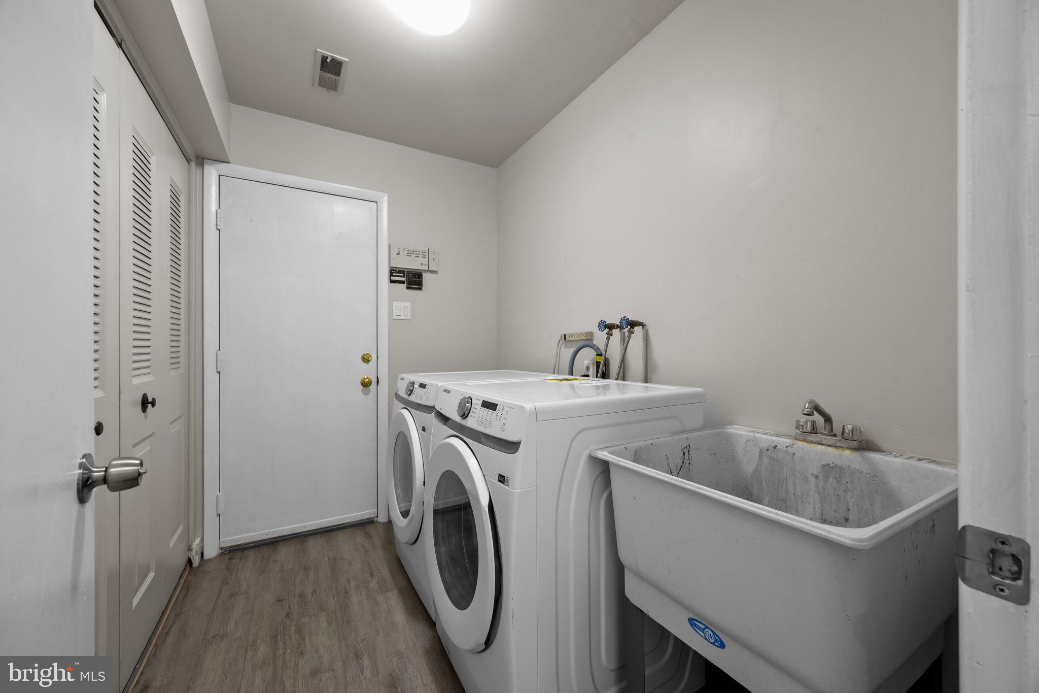 609 Hampton Court Doylestown, PA 18901 - Photo 34 of 41 a utility room with dryer and washer