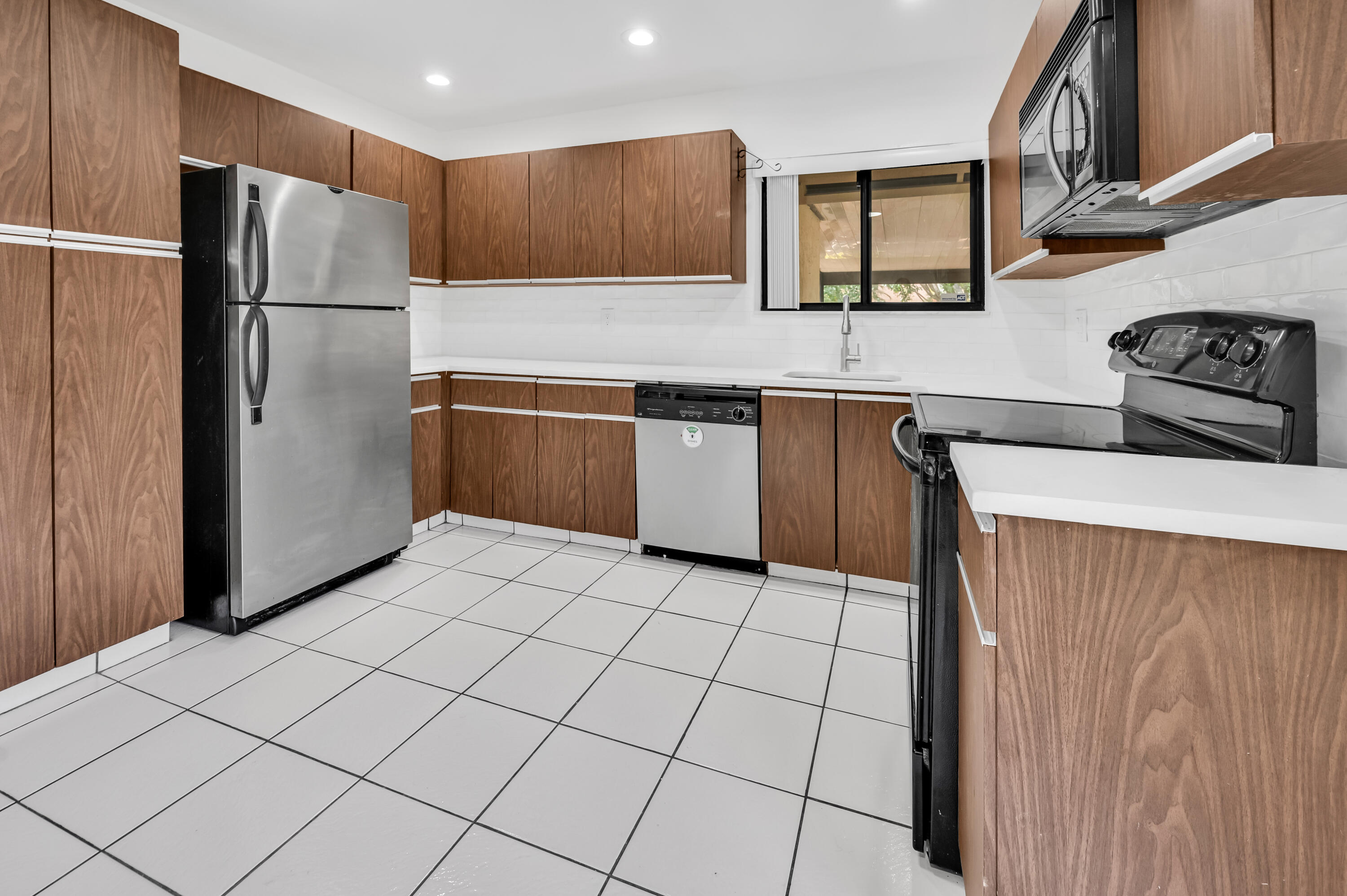 7755 Kenway Place East Boca Raton, FL 33433 - Photo 13 of 25 Kitchen