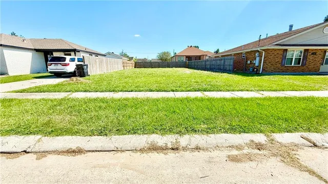 $30,000 | 3305 Shannon Drive, Violet, LA 70092