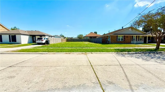 $30,000 | 3305 Shannon Drive, Violet, LA 70092