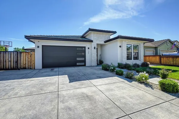 $975,000 | 127 Fuller Lane, Lincoln, CA 95648