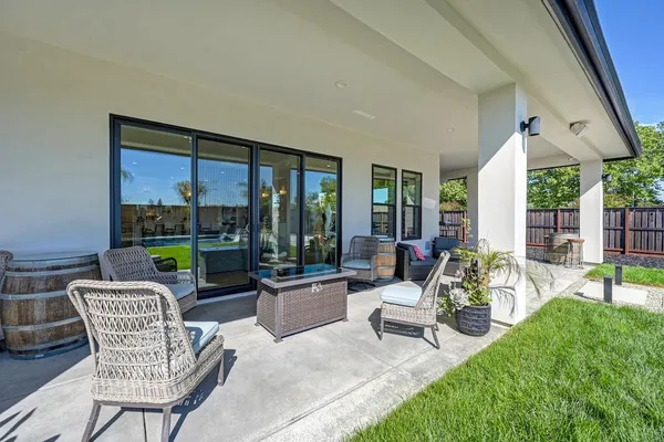 $975,000 | 127 Fuller Lane, Lincoln, CA 95648