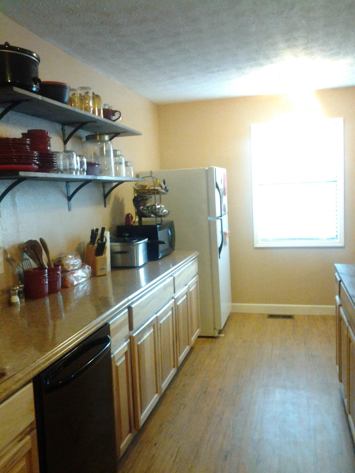 516 Johnson Road Oliver Springs, TN 37840 - Photo 2 of 21 516 johnson rd 4
