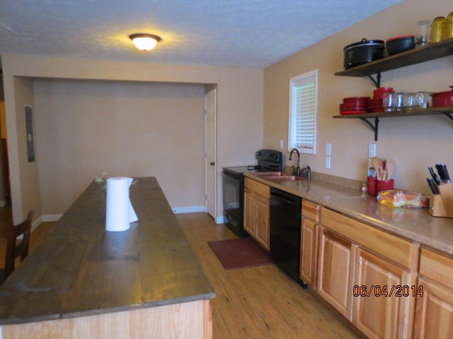 516 Johnson Road Oliver Springs, TN 37840 - Photo 19 of 21 Kitchen with large island