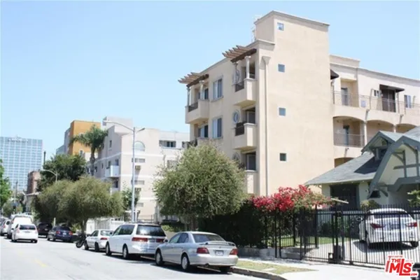 $3,400 | 918 South Harvard Boulevard, Unit 302, Los Angeles, CA 90006