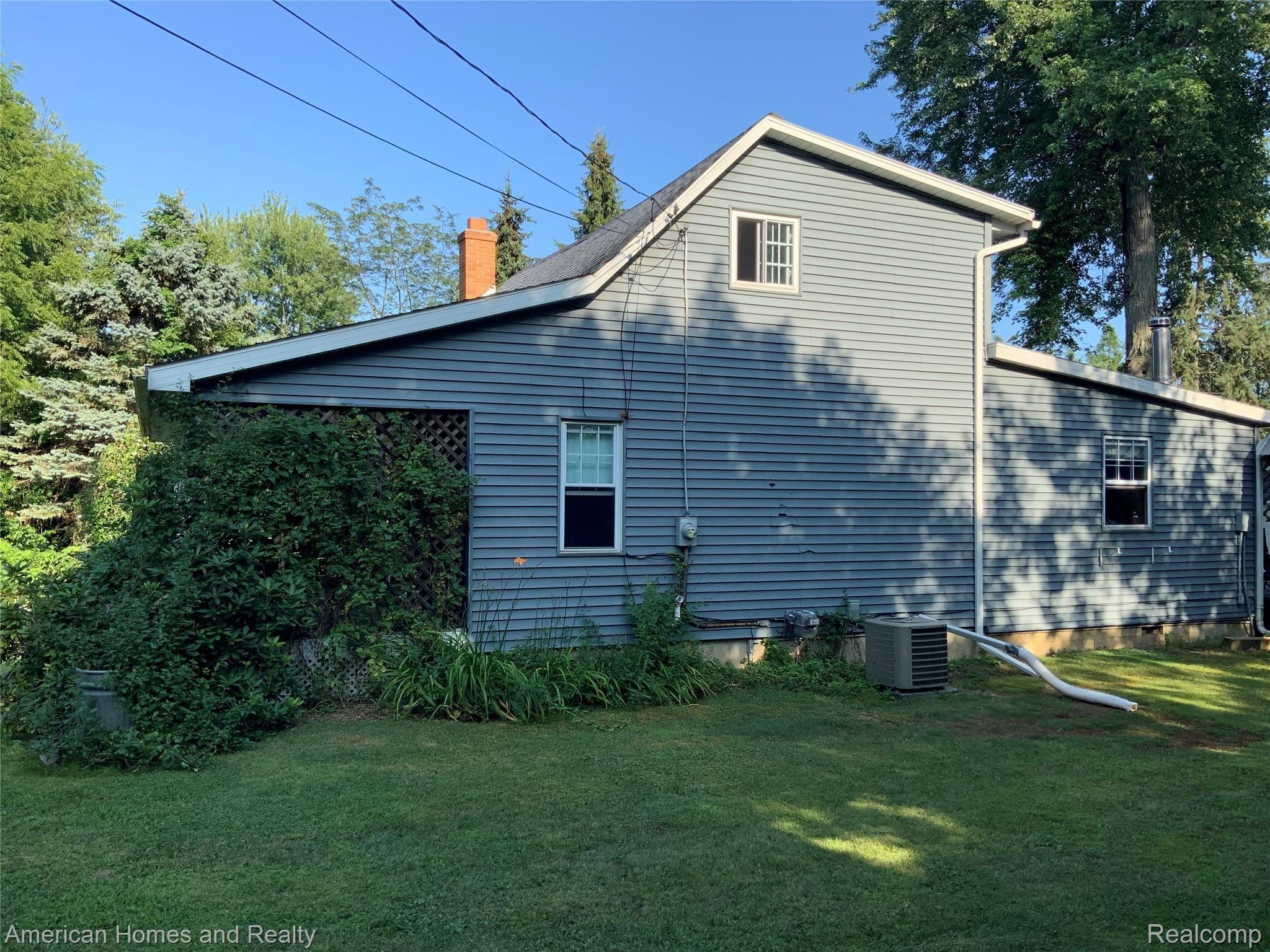 3312 East Carpenter Road Flint, MI 48506 - Photo 5 of 43 428C61AA-A332-4A14-83E9-CF7723CF1423.jpeg