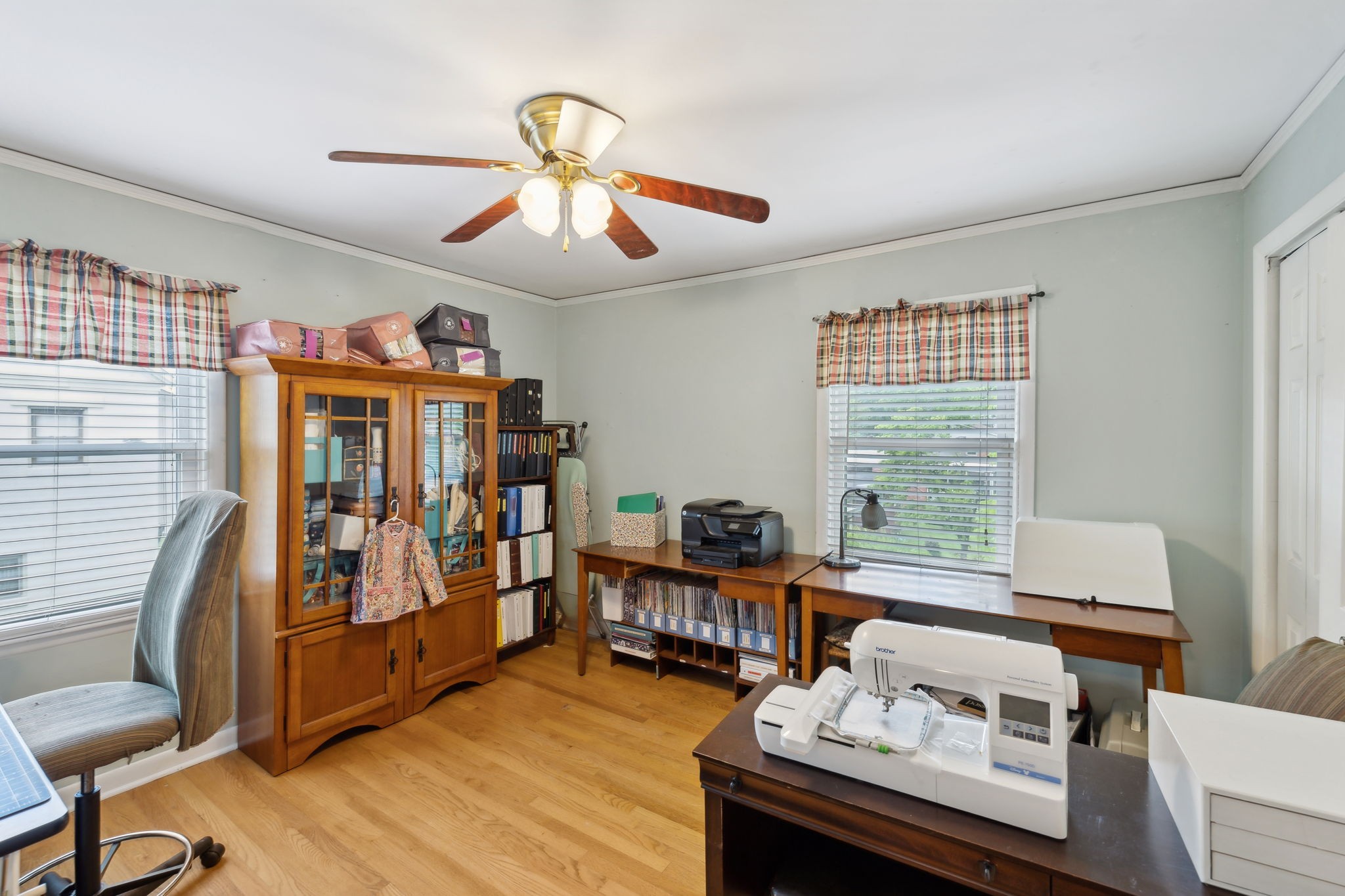 503 West 4th Avenue Springfield, TN 37172 - Photo 15 of 32 a living room with furniture and wooden floor