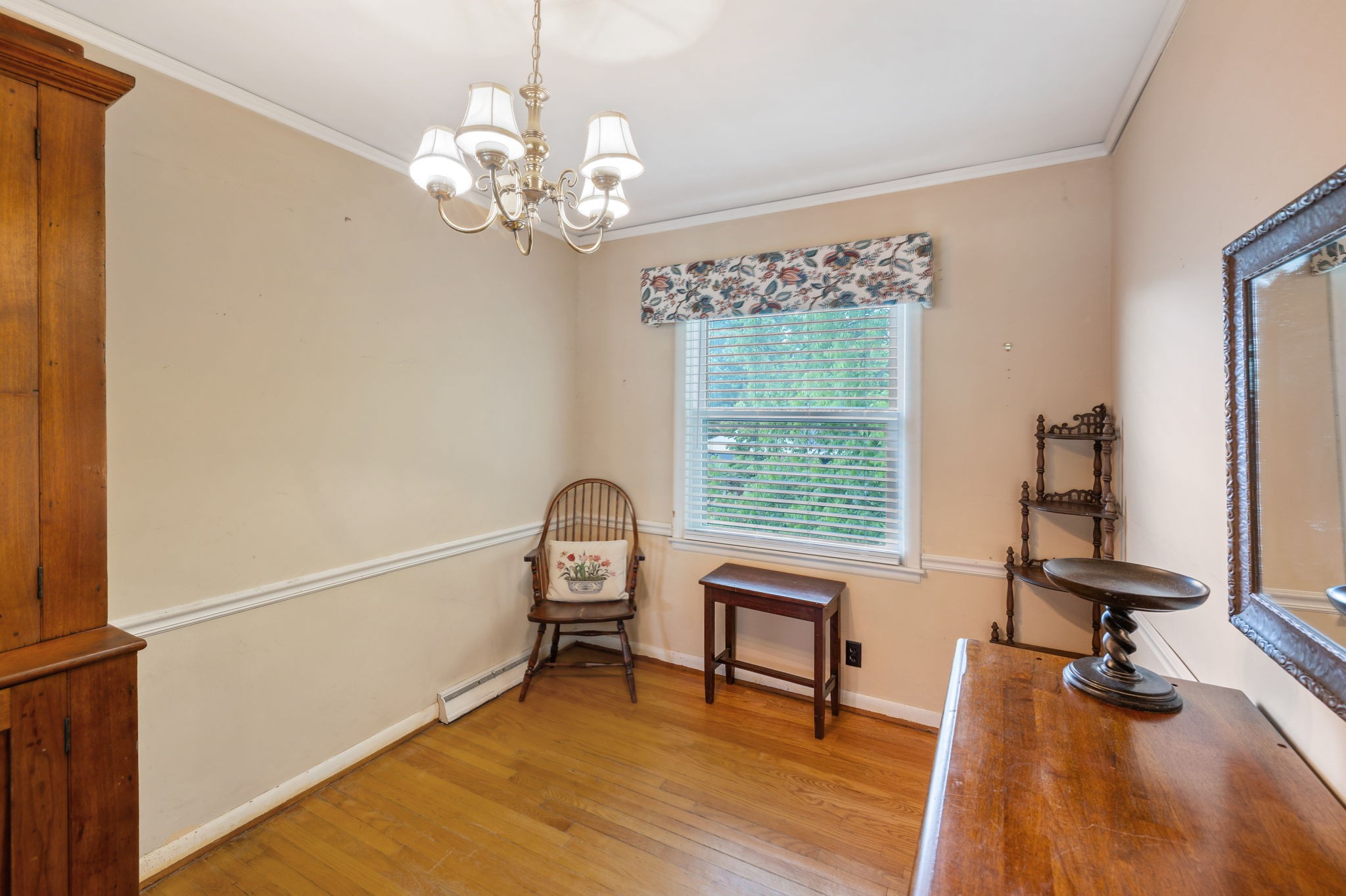 503 West 4th Avenue Springfield, TN 37172 - Photo 16 of 32 a view of a livingroom with furniture and a window