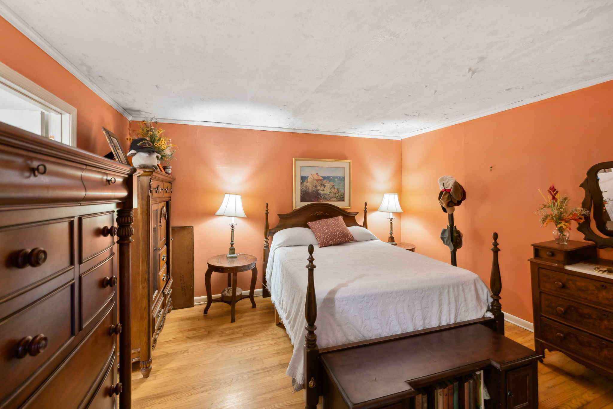 503 West 4th Avenue Springfield, TN 37172 - Photo 20 of 32 a bed room with a bed and a lamp