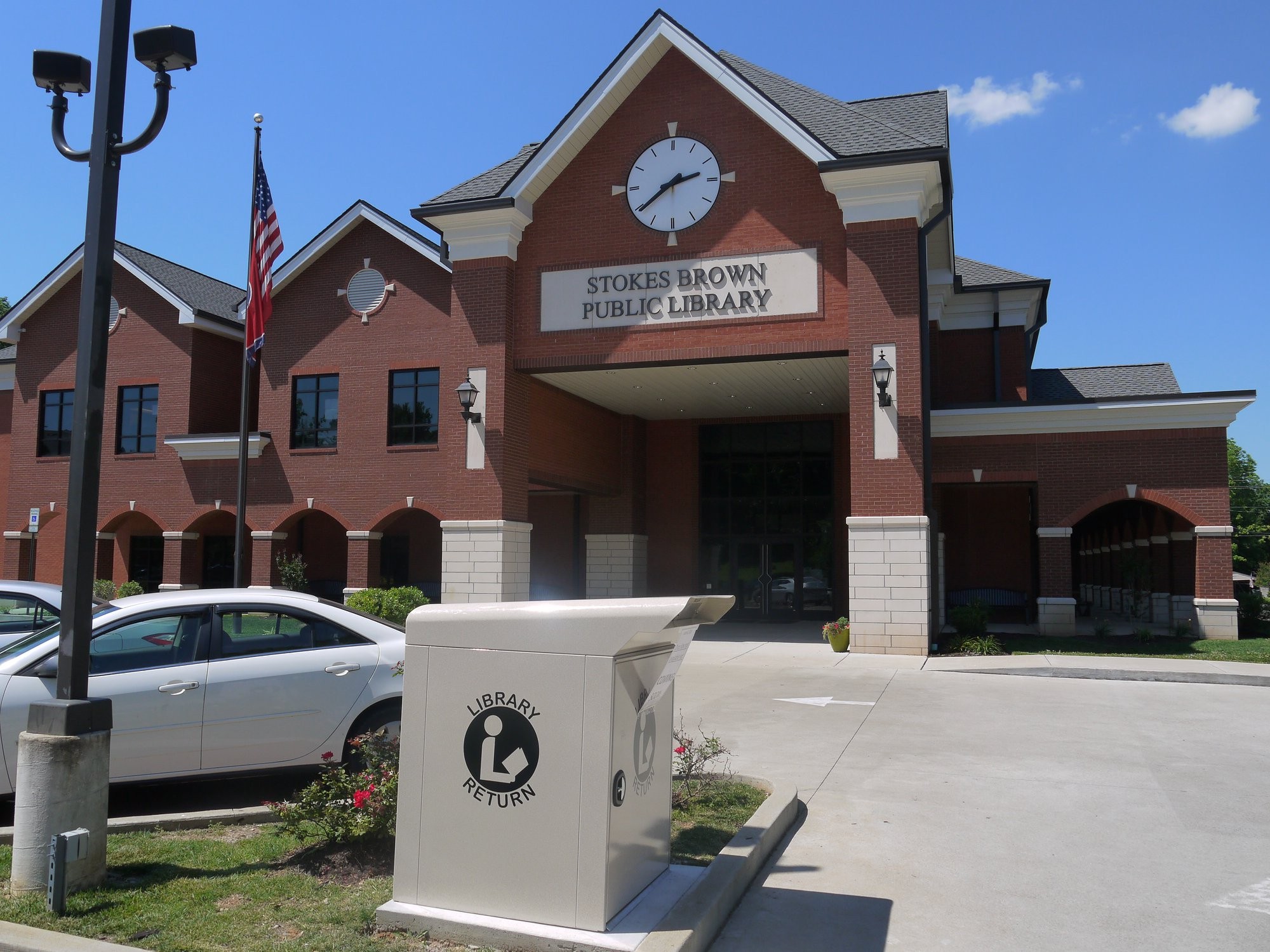 503 West 4th Avenue Springfield, TN 37172 - Photo 30 of 32 a view of a brick building with many windows