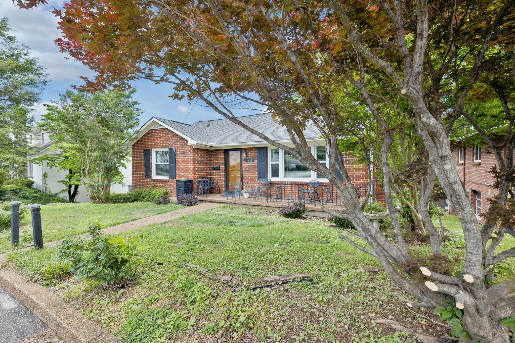 503 West 4th Avenue Springfield, TN 37172 - Photo 4 of 32 a front view of a house with a yard