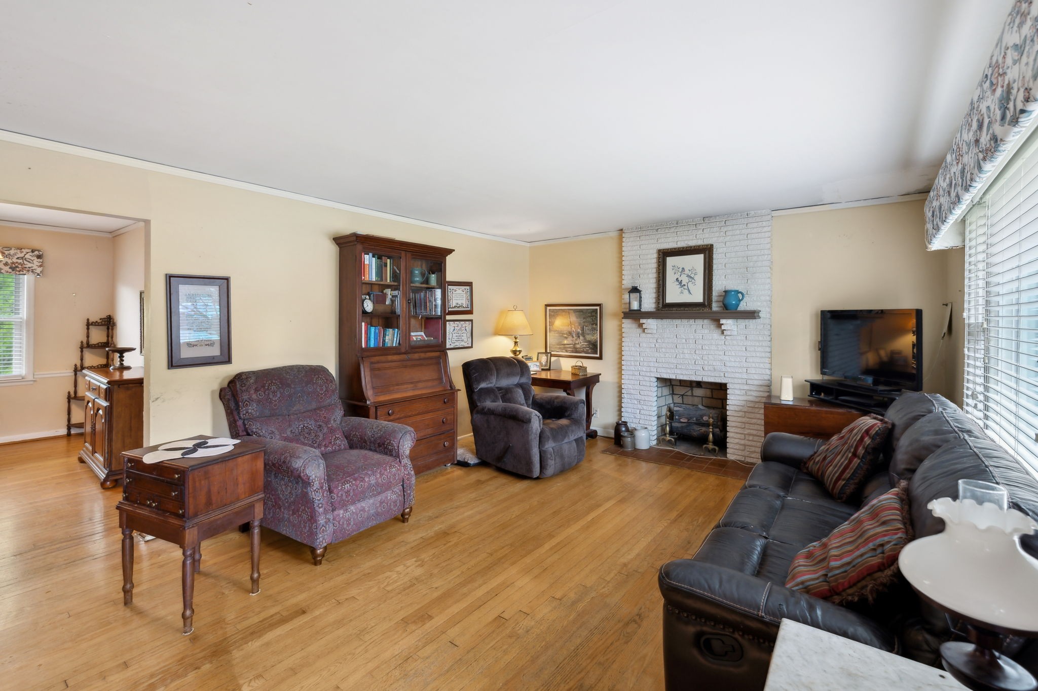503 West 4th Avenue Springfield, TN 37172 - Photo 5 of 32 a living room with furniture fireplace and a flat screen tv