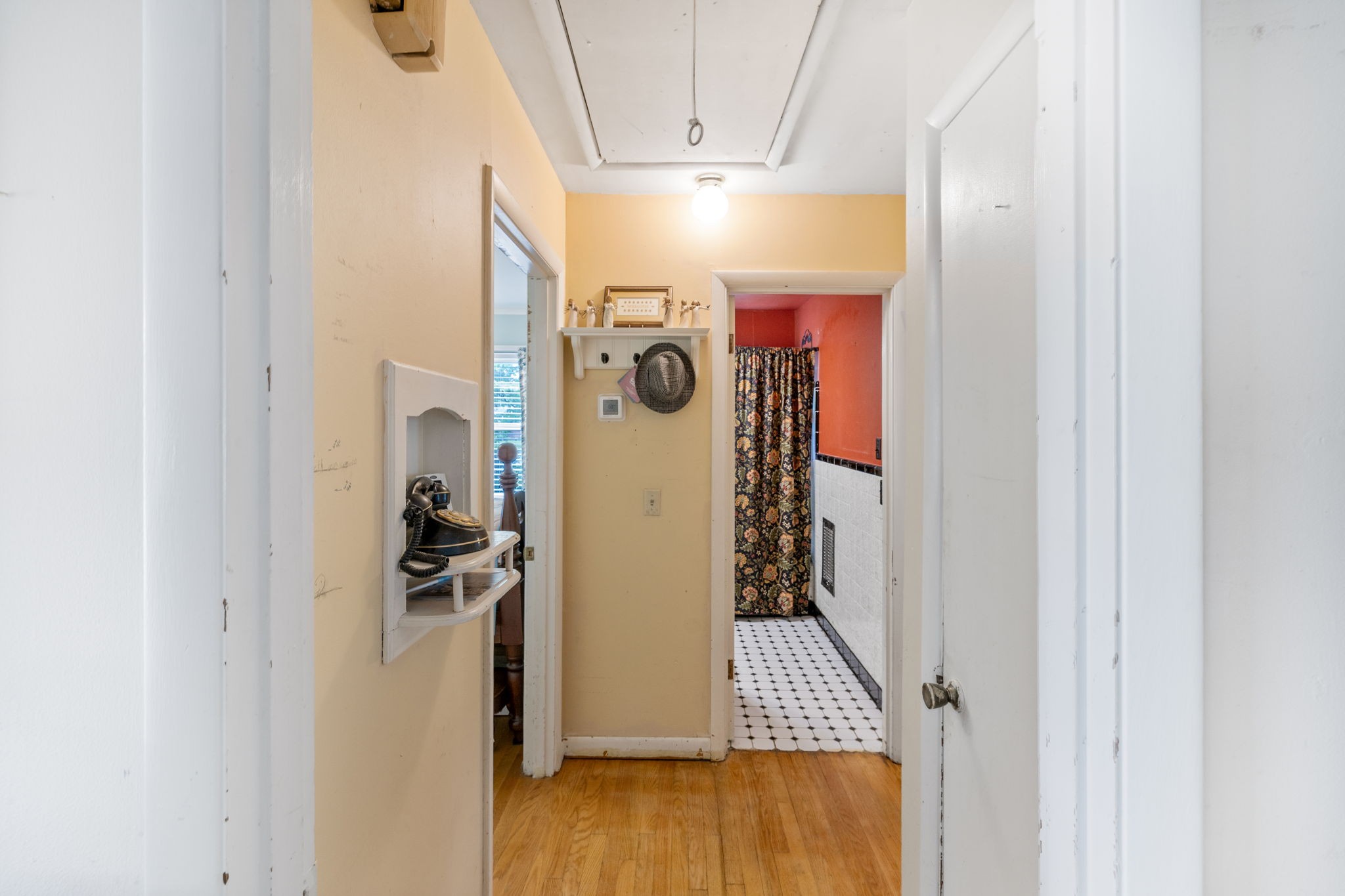 503 West 4th Avenue Springfield, TN 37172 - Photo 10 of 32 a view of a hallway with wooden floor and a bathroom