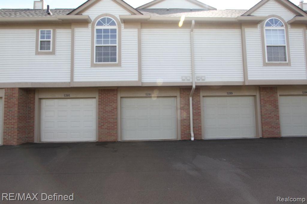 5291 Brookemonte Circle Rochester, MI 48306 - Photo 2 of 23