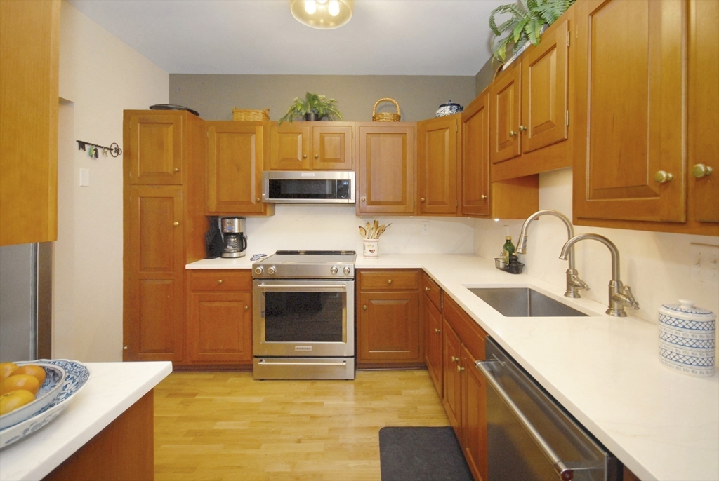 100 Keyes Road, Unit 305 Concord, MA 01742 - Photo 4 of 27 Gallery Image 4