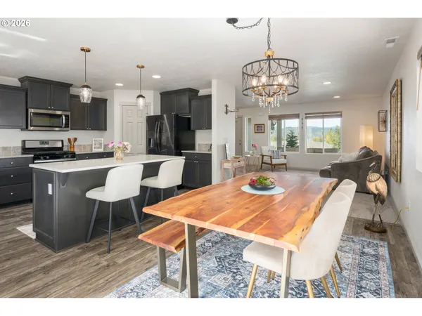 $669,000 | 6189 Forest Ridge Drive, Springfield, OR 97478