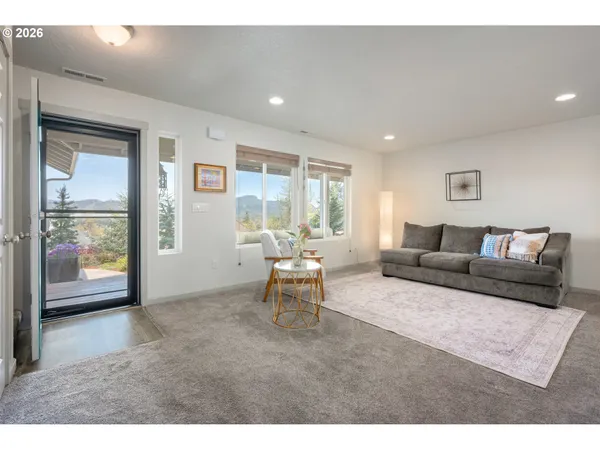 $669,000 | 6189 Forest Ridge Drive, Springfield, OR 97478