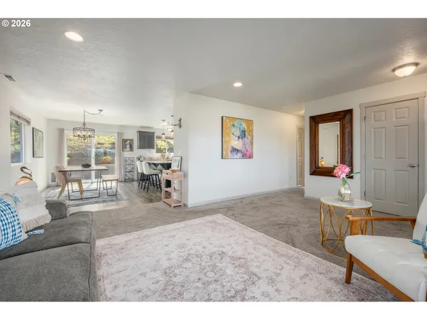 $669,000 | 6189 Forest Ridge Drive, Springfield, OR 97478