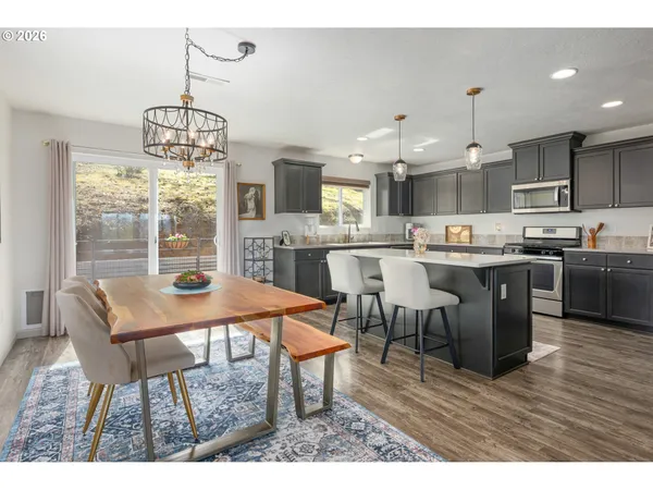 $669,000 | 6189 Forest Ridge Drive, Springfield, OR 97478