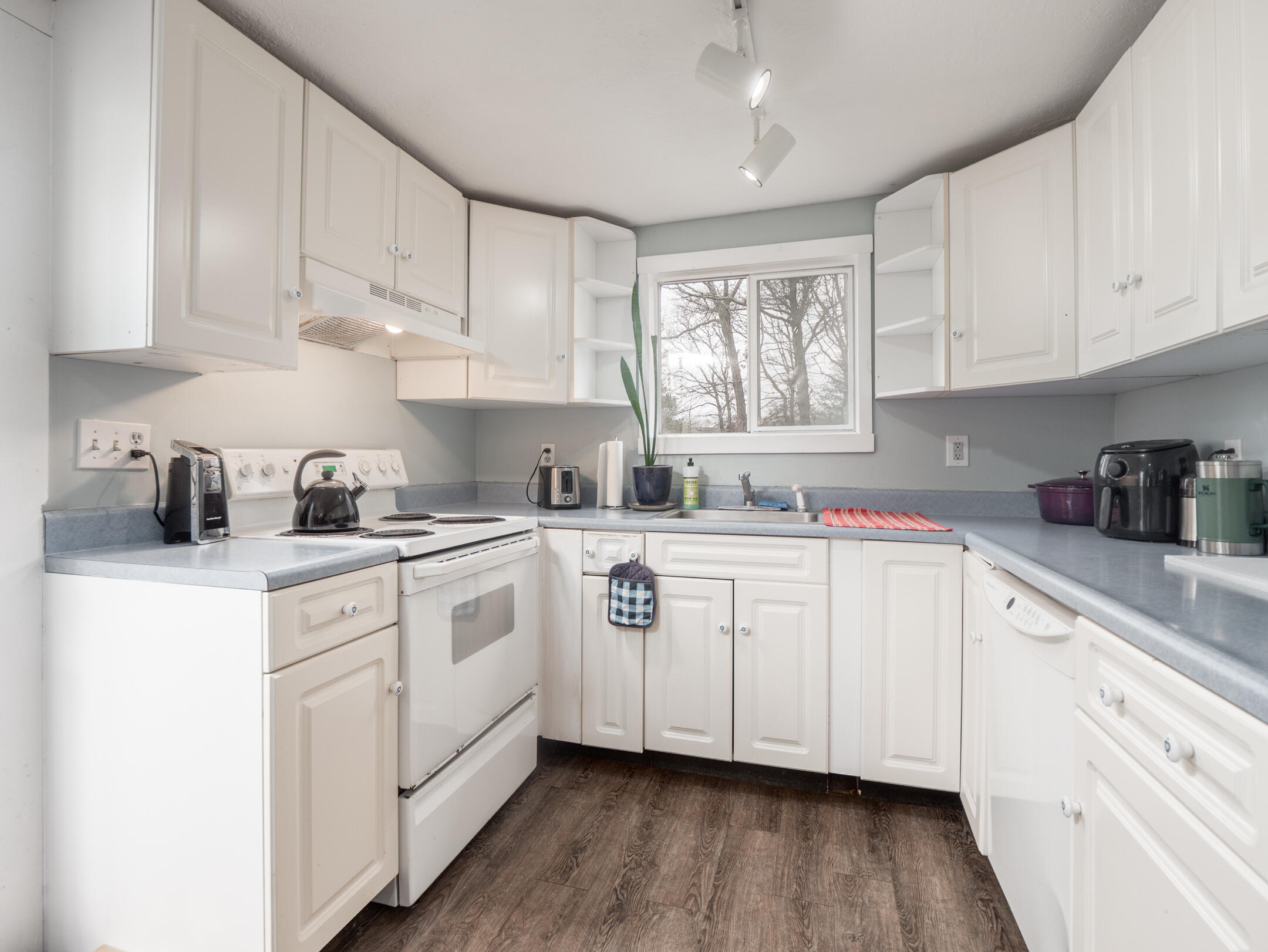 68 Bumpus Road Hyannis, MA 02601 - Photo 21 of 42 21 Interior