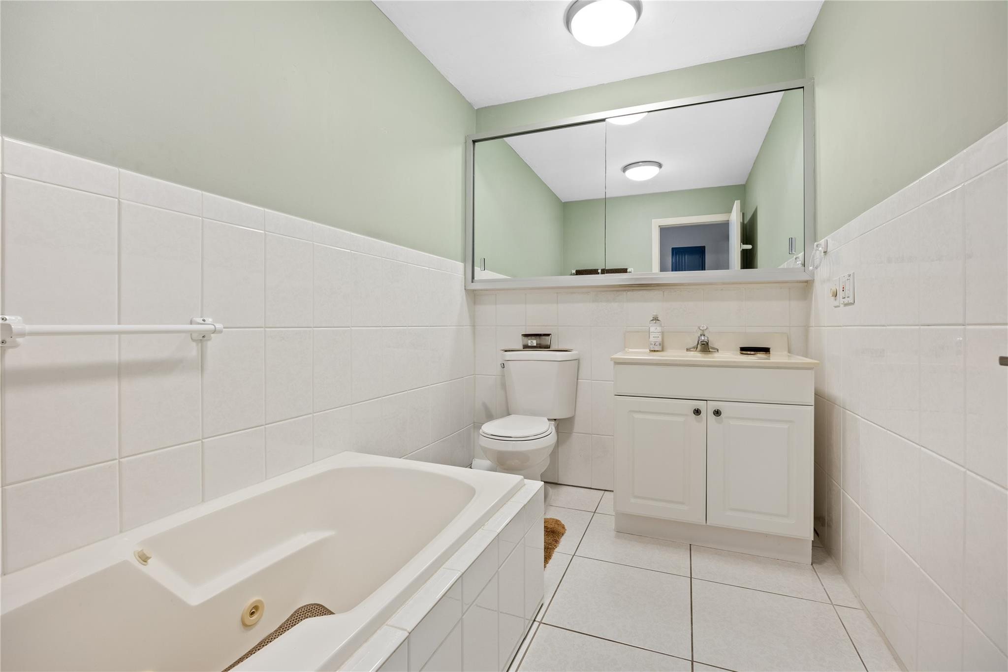 2531 Northeast 47th Street Lighthouse Point, FL 33064 - Photo 50 of 52 a bathroom with a bathtub sink and toilet