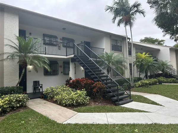 $2,400 | 1254 South Military Trail, Unit 1324, Deerfield Beach, FL 33442