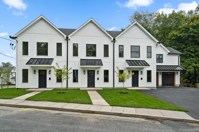 $2,600 | 43 Wheeler Avenue, Unit B, Warwick, NY 10990