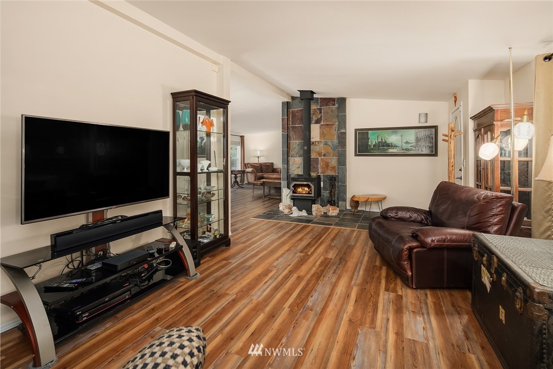 18827 Mountain View Road Northeast Duvall, WA 98019 - Photo 15 of 25 Gallery Image 15