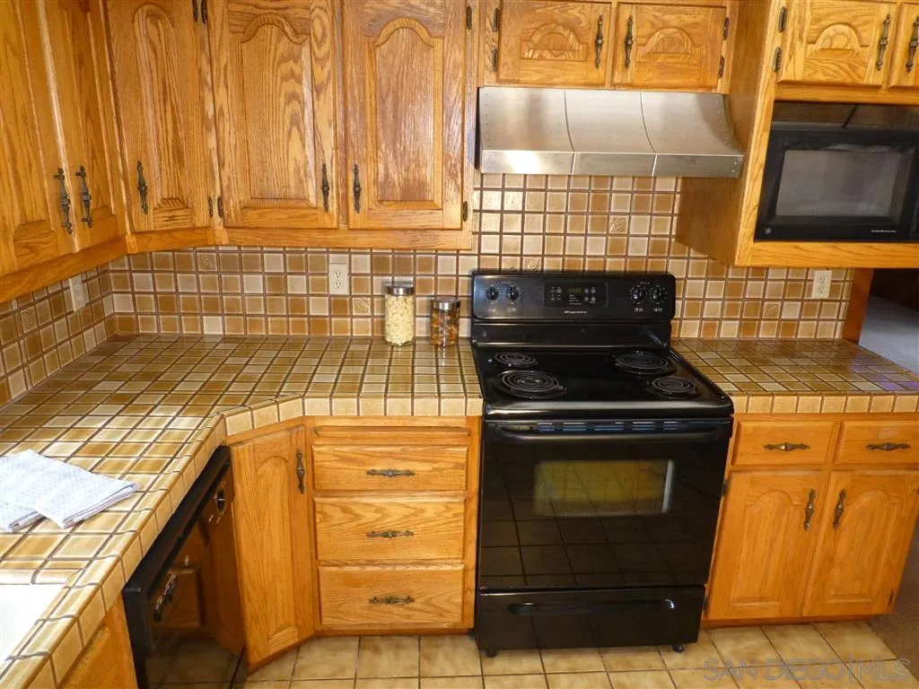 8518 Cordial Road El Cajon, CA 92021 - Photo 5 of 25 Gallery Image 5