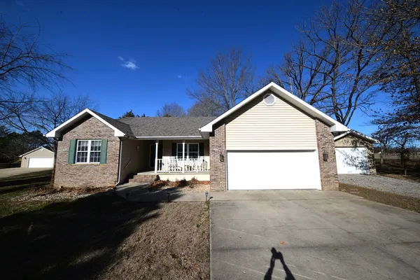 $298,000 | 14687 North Lost Lake Lane, Mount Vernon, IL 62864