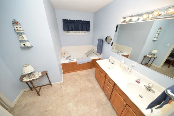 $298,000 | 14687 North Lost Lake Lane, Mount Vernon, IL 62864