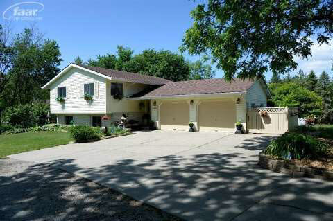 8092 Torrey Road Grand Blanc, MI 48439 - Photo 1 of 27 20403021.JPG