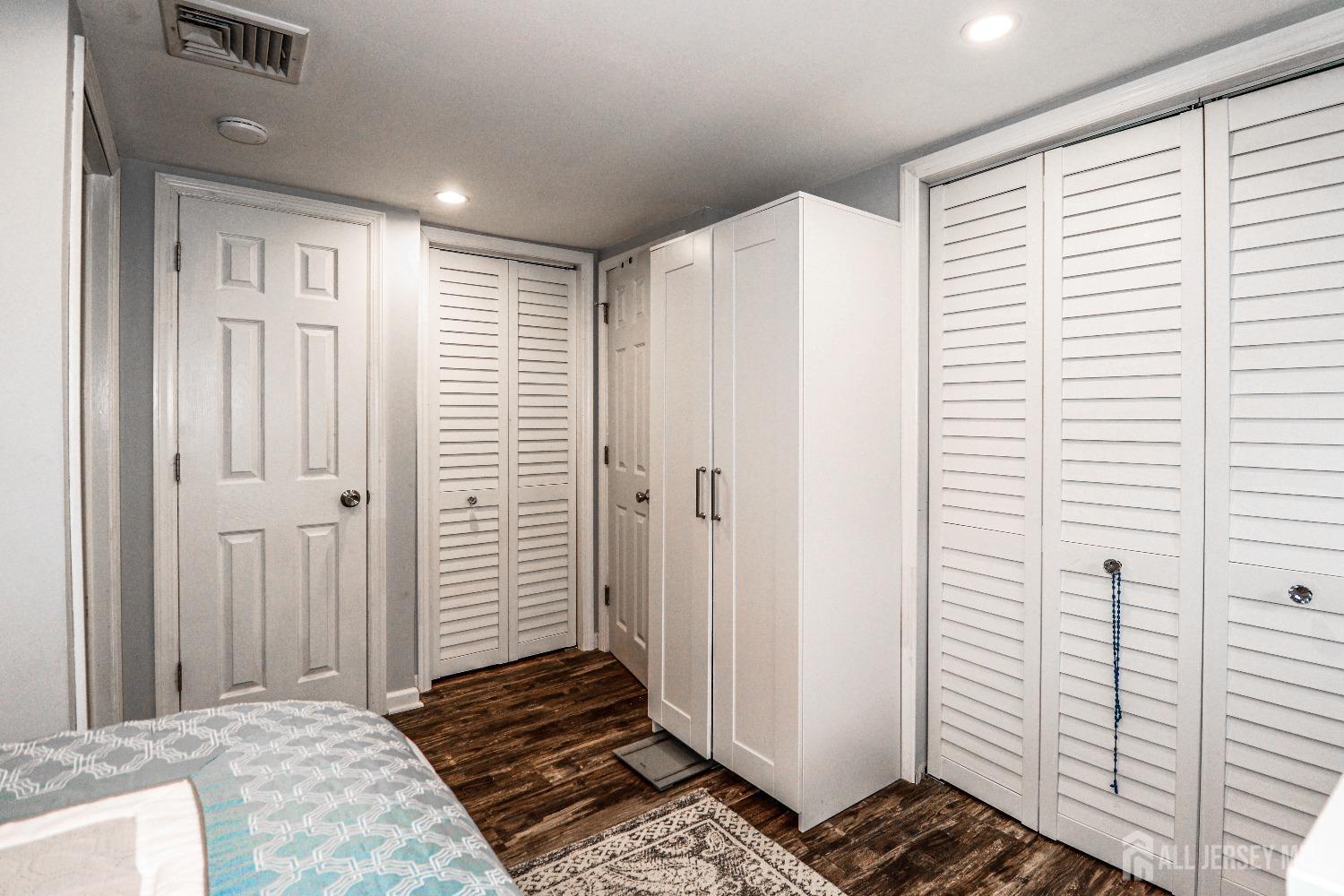 38 Westminster Road Colonia, NJ 07067 - Photo 14 of 24 a bedroom with a bed and a window