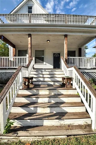 a view of entryway with a hall