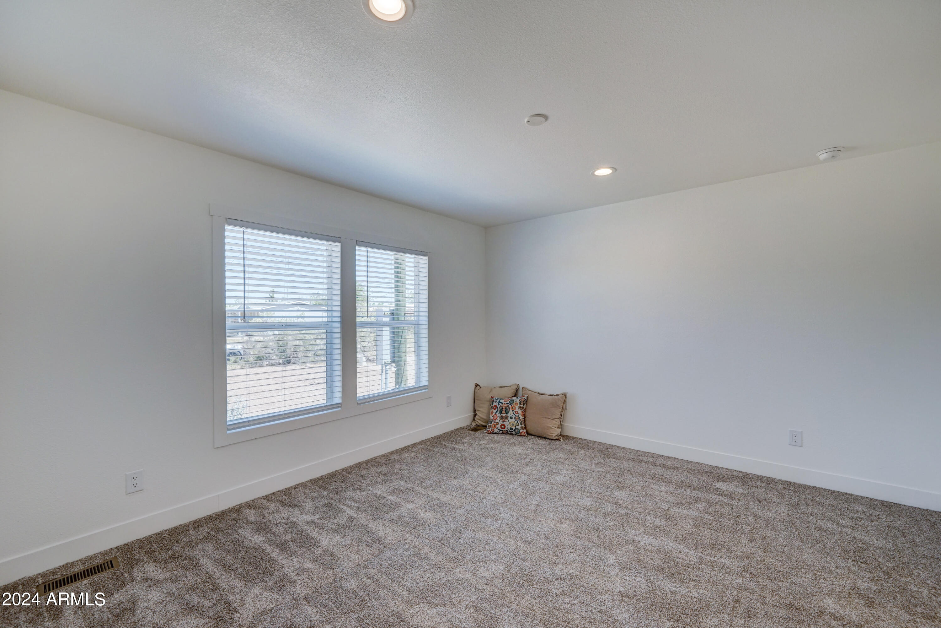 258 South Royal Palm Road Apache Junction, AZ 85119 - Photo 11 of 37 258 S Royal Palm-26