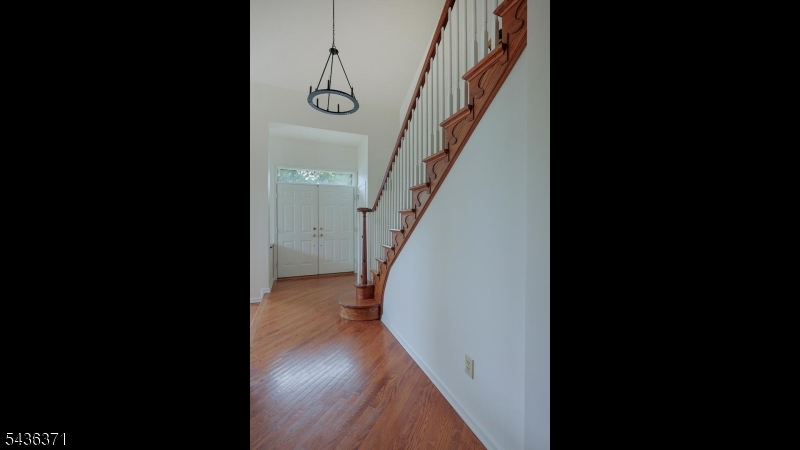 184 Smoke Rise Road Bernards, NJ 07920 - Photo 4 of 35