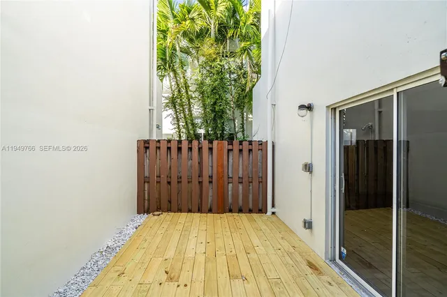 $4,500 | 2945 Bridgeport Avenue, Unit I, Miami, FL 33133