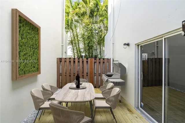 $4,500 | 2945 Bridgeport Avenue, Unit I, Miami, FL 33133